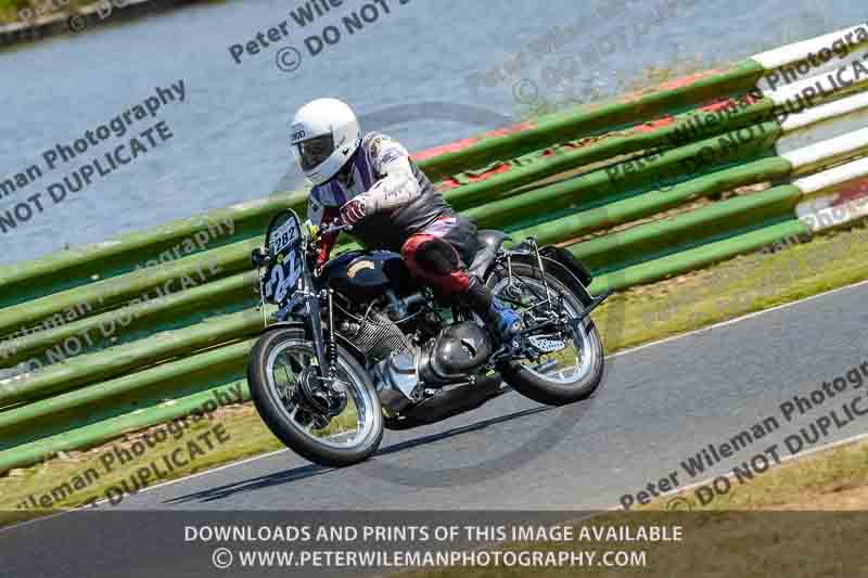 Vintage motorcycle club;eventdigitalimages;mallory park;mallory park trackday photographs;no limits trackdays;peter wileman photography;trackday digital images;trackday photos;vmcc festival 1000 bikes photographs